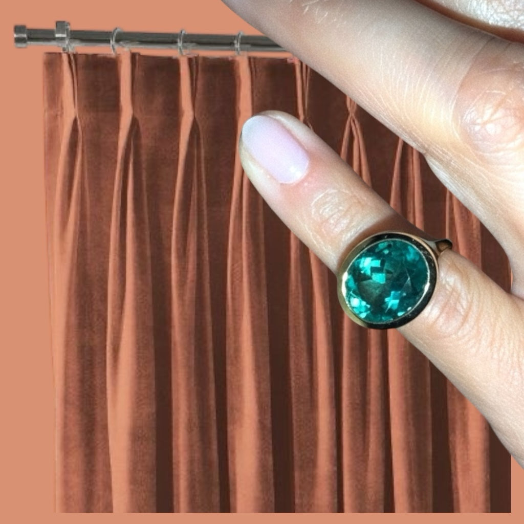 Bezel Parabia Signet Ring